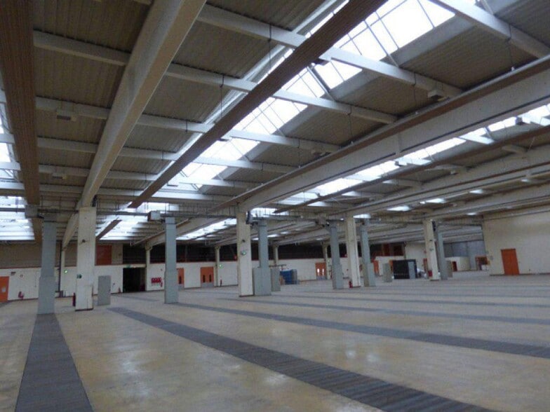 Local d’activités dans Brive-la-Gaillarde à louer - Photo de l’immeuble – Image 1 sur 4