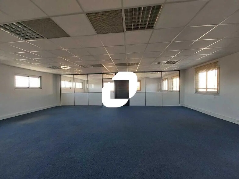 Bureau dans Saint-Aunès à louer - Photo de l’immeuble – Image 3 sur 11