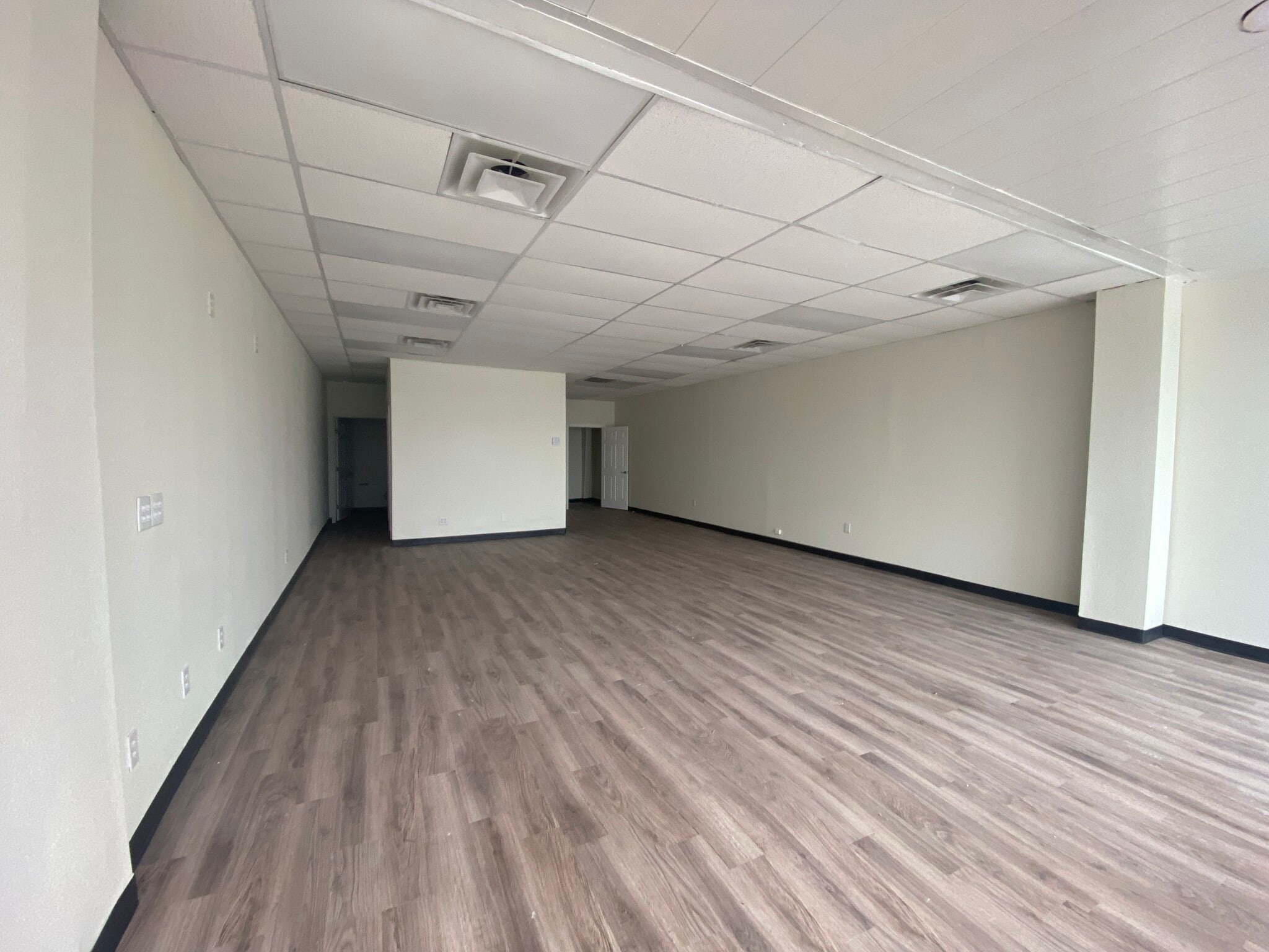 527 Barren Springs Dr, Houston, TX à vendre Photo intérieure– Image 1 sur 3