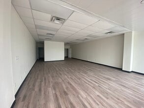 527 Barren Springs Dr, Houston, TX à vendre Photo intérieure– Image 1 sur 3