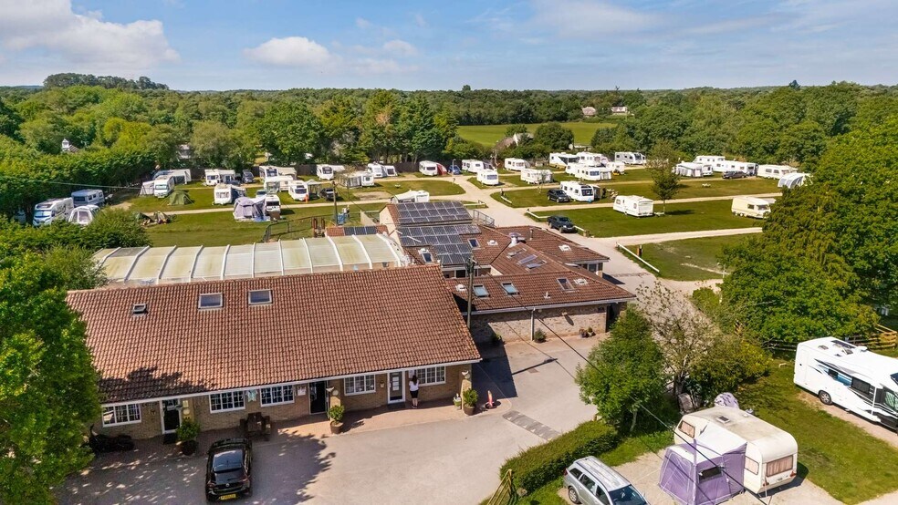 Ringwood Rd, Ringwood à vendre - Photo principale – Image 1 sur 14