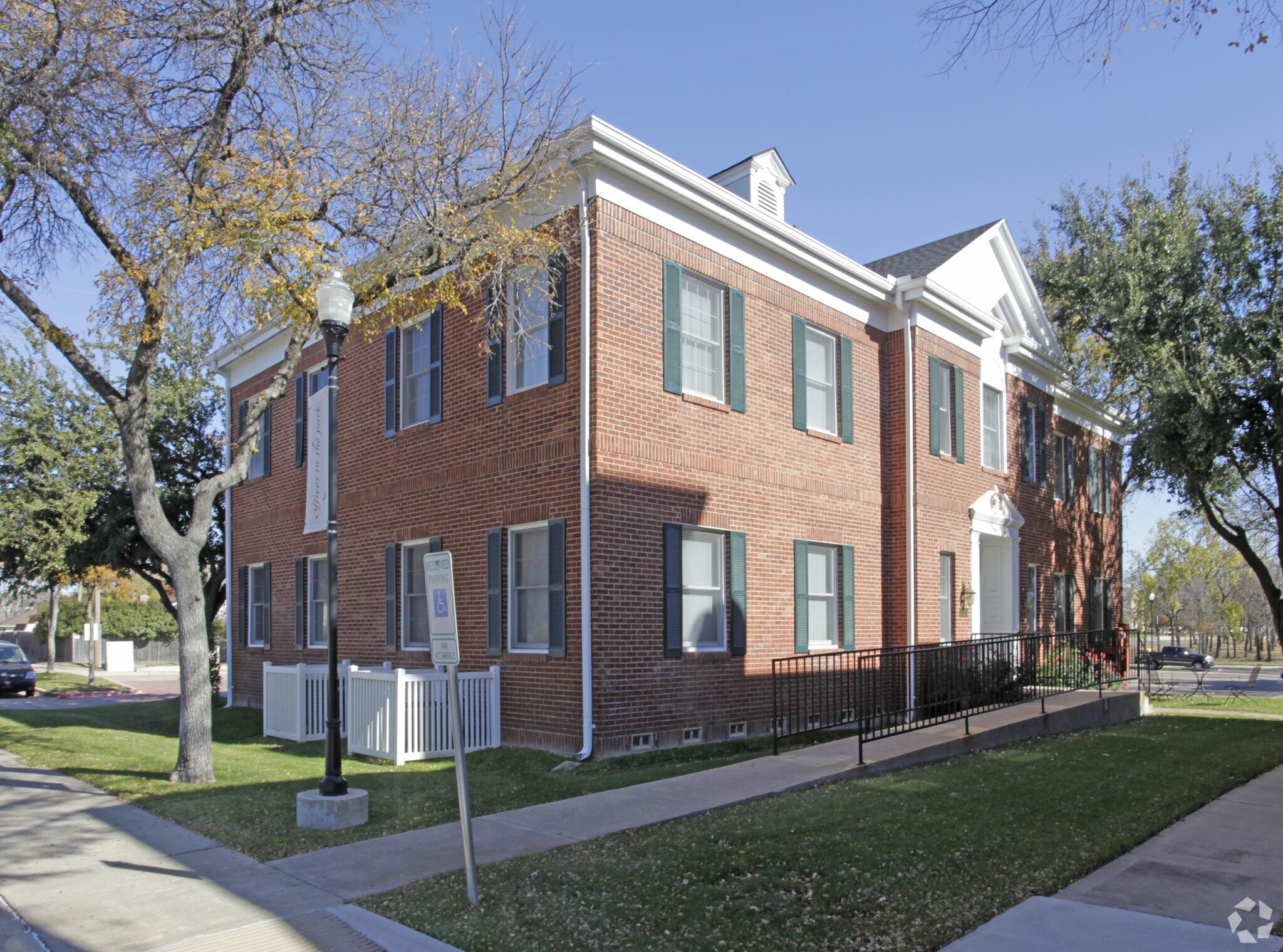 2021 E Lamar Blvd, Arlington, TX à vendre Photo principale– Image 1 sur 117