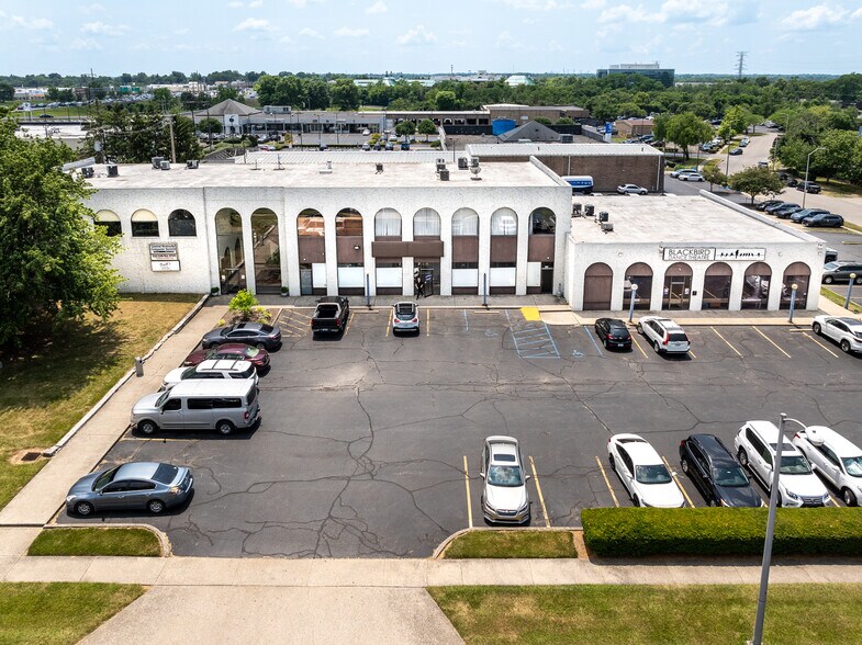 160 Moore Dr, Lexington, KY à louer - Photo de l’immeuble – Image 2 sur 11