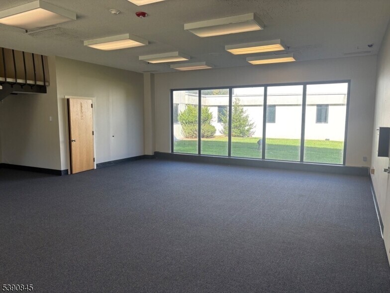 141 Southside Ave, Bridgewater, NJ à louer - Photo de l’immeuble – Image 2 sur 17