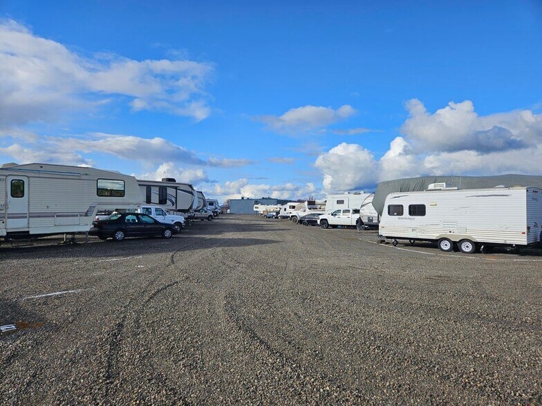 700 Dutton Rd, White City, OR à vendre - Photo de l’immeuble – Image 3 sur 11