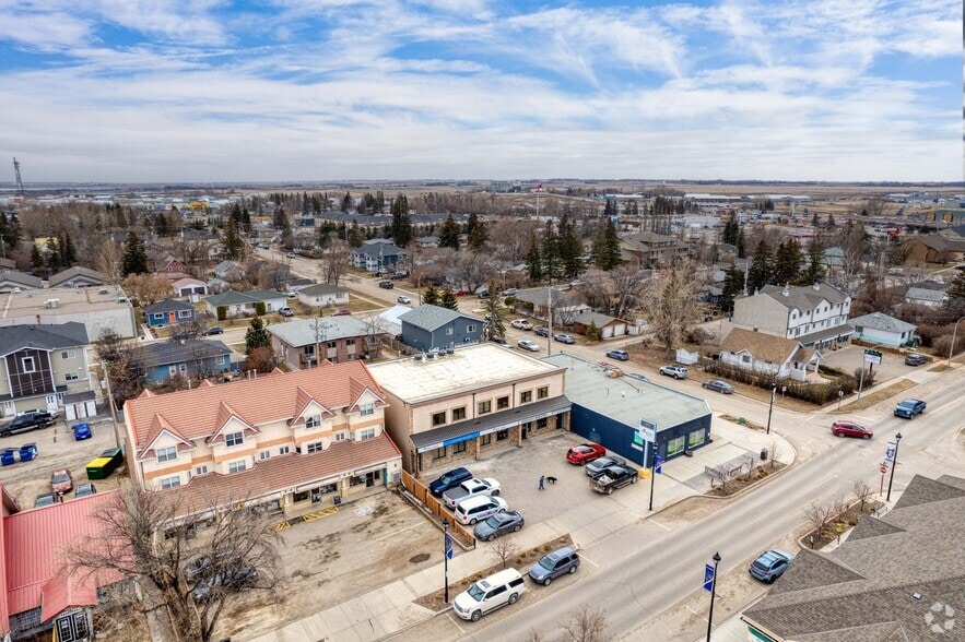 233 3rd Ave, Strathmore, AB à louer - Aérien – Image 2 sur 5