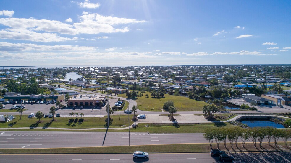3859 Tamiami Trl, Port Charlotte, FL à vendre - Photo de l’immeuble – Image 2 sur 16