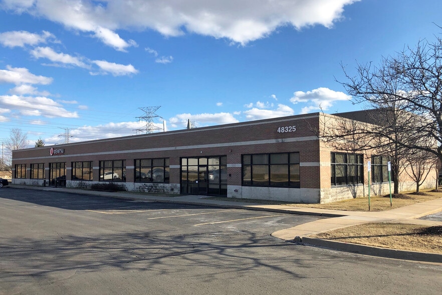 48325 Alpha Dr, Wixom, MI à vendre - Photo principale – Image 1 sur 6