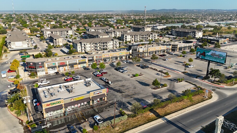 7915 W Loop 1604 N, San Antonio, TX à louer - Photo de l’immeuble – Image 3 sur 13