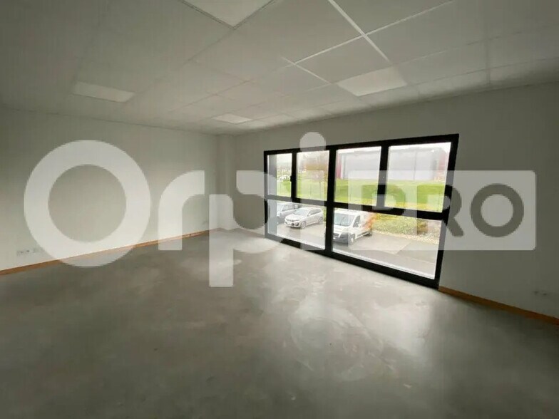 Local d’activités dans Montivilliers à louer - Photo de l’immeuble – Image 2 sur 9