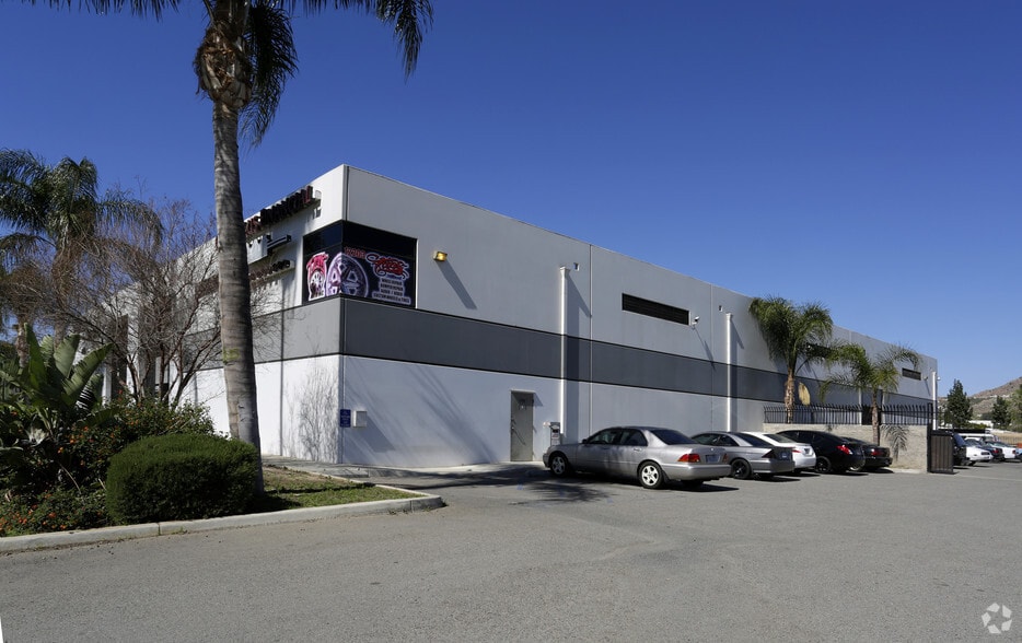 12203 Magnolia Ave, Riverside, CA à louer - Photo de l’immeuble – Image 3 sur 4
