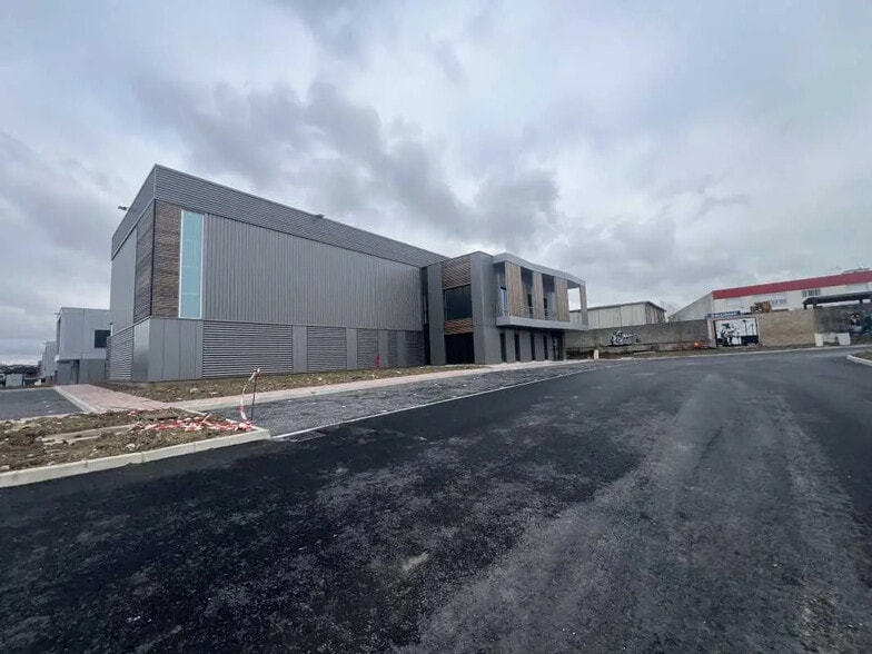 Rue Du Poteau, Courtry à louer - Photo de l’immeuble – Image 3 sur 7