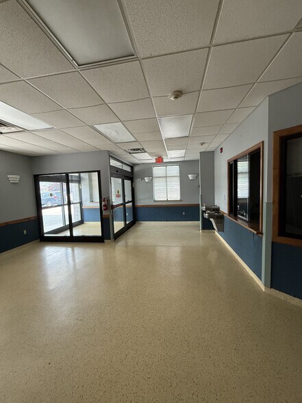 305 River Dr, LaFollette, TN à louer - Photo de l’immeuble – Image 3 sur 39