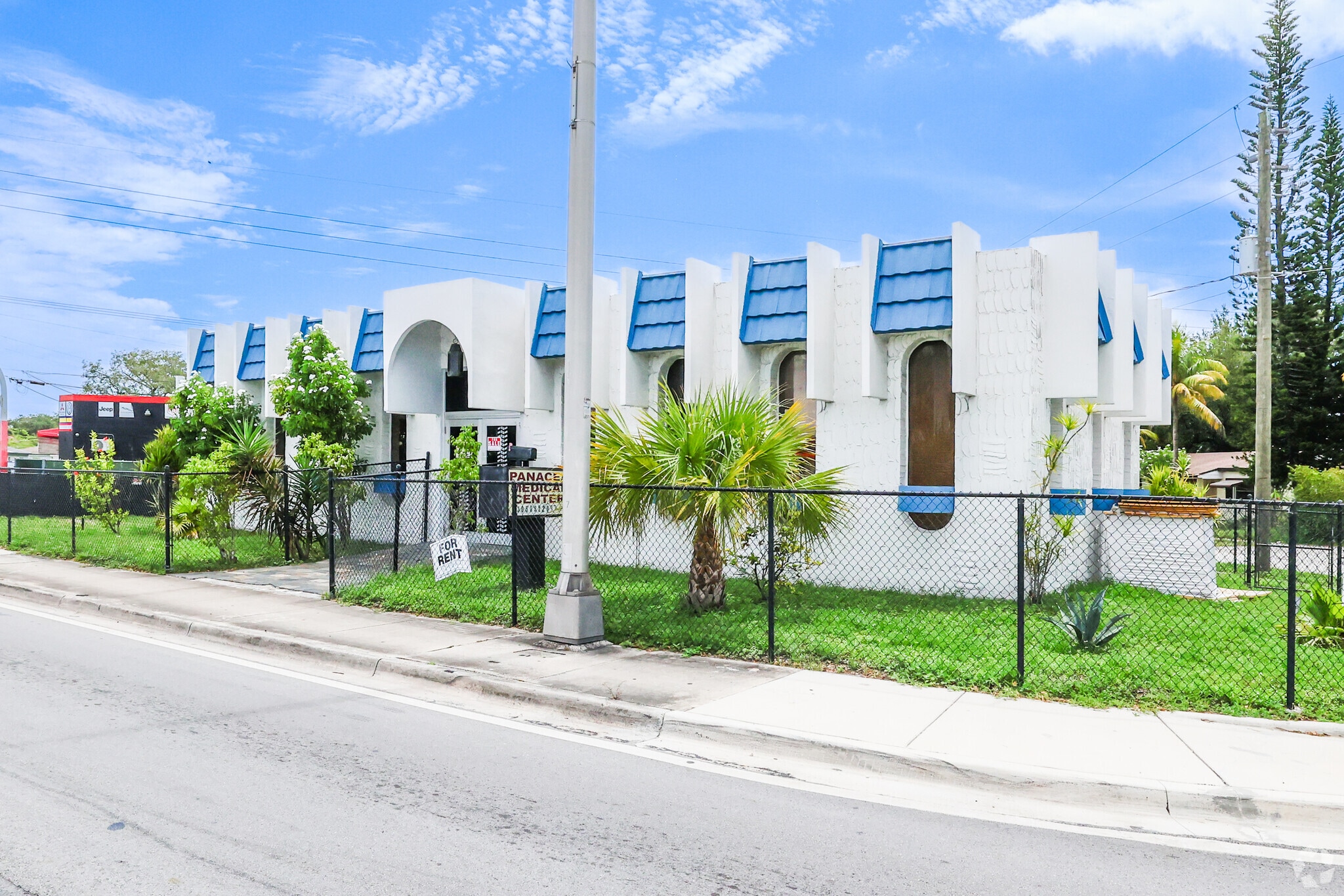 14205 W Dixie Hwy, North Miami, FL à vendre Photo principale– Image 1 sur 22