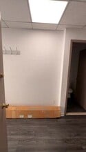 690-692 Eighth Ave, New York, NY à louer - Vidéo sur l’annonce professionnelle 