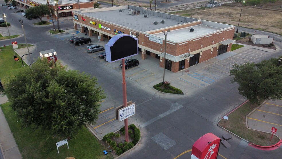 5112 McPherson Rd, Laredo, TX à louer - Photo de l’immeuble – Image 2 sur 9