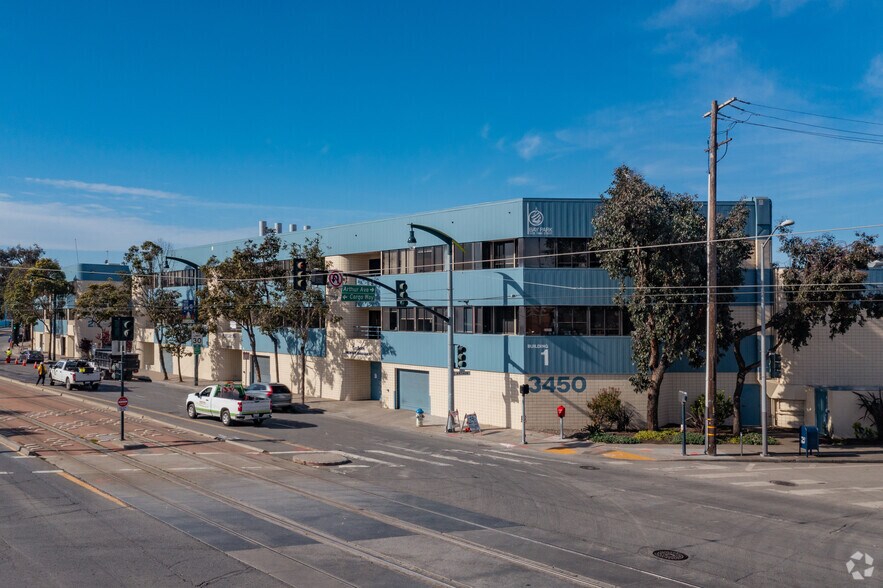 3450 3rd St, San Francisco, CA à louer - Photo principale – Image 2 sur 38