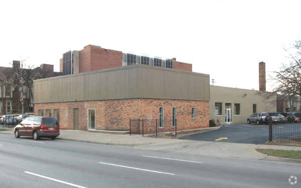 8143 E Jefferson Ave, Detroit, MI à louer - Photo principale – Image 1 sur 2