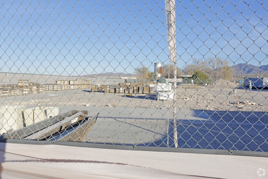 205 Volunteer Blvd, Henderson, NV à vendre - Photo de l’immeuble – Image 2 sur 7