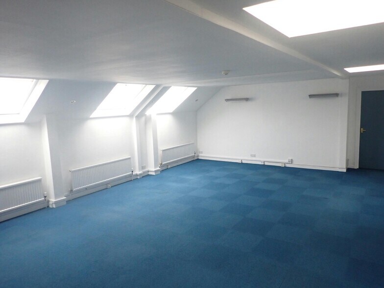 15 Market Sq, Bishop's Stortford à louer - Photo de l’immeuble – Image 2 sur 13
