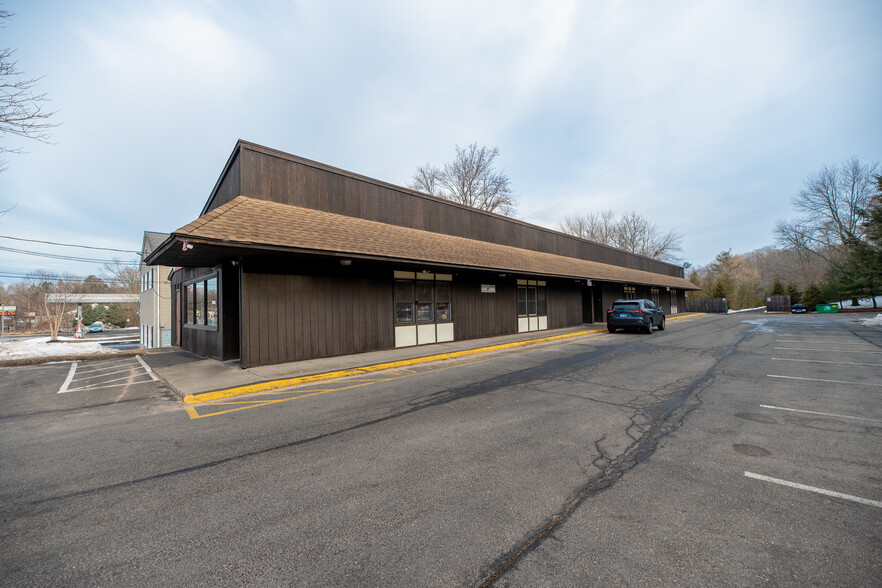 460 W Main St, Cheshire, CT à vendre - Photo de l’immeuble – Image 3 sur 9