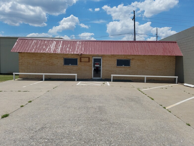 2124 SW Lee Blvd, Lawton, OK à vendre - Photo de l’immeuble – Image 3 sur 5