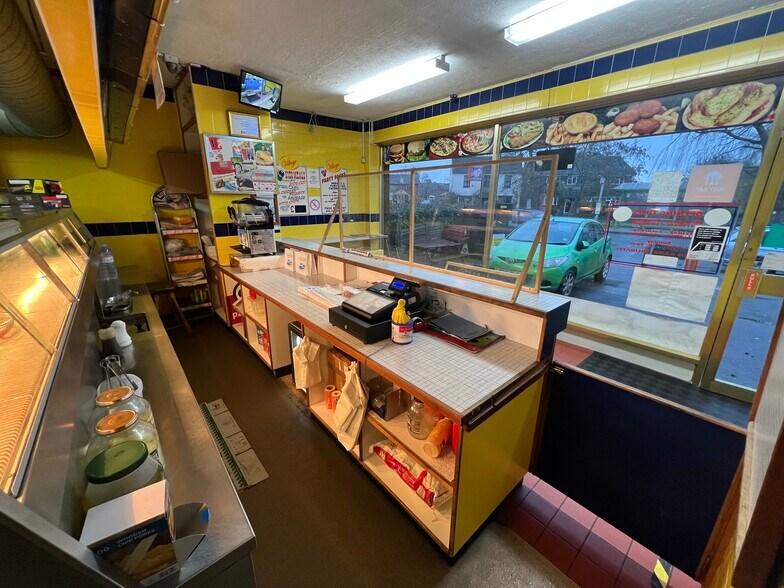 132 Lower Cippenham Ln, Slough à louer - Photo de l’immeuble – Image 2 sur 6