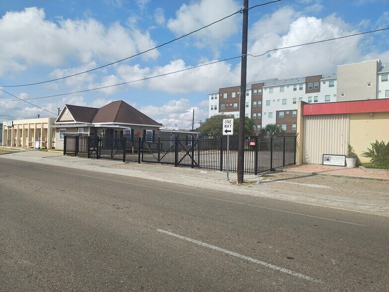 1011 Santa Fe St, Corpus Christi, TX à louer - Photo de l’immeuble – Image 3 sur 26