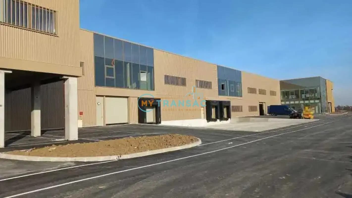 Local d'activités dans Tremblay-en-France à vendre Photo de l’immeuble– Image 1 sur 8