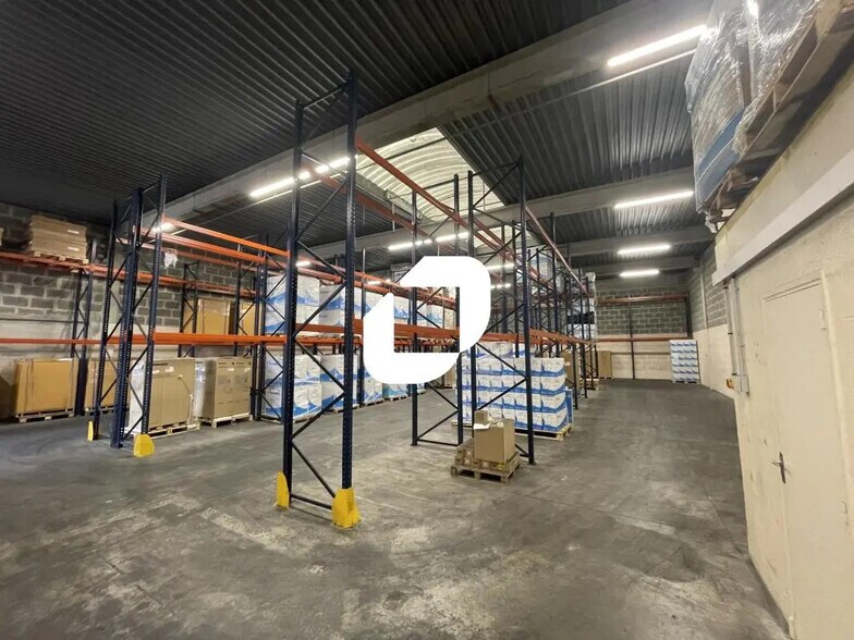 Local d’activités dans Noisy-le-Grand à louer - Photo de l’immeuble – Image 1 sur 4