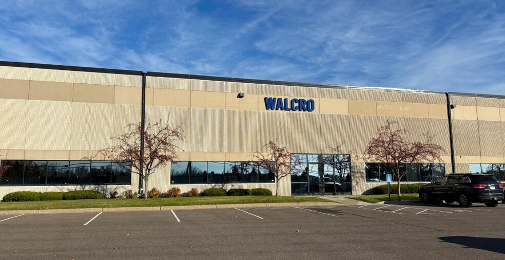 2995 Lone Oak Cir, Eagan, MN à louer - Photo principale – Image 1 sur 9