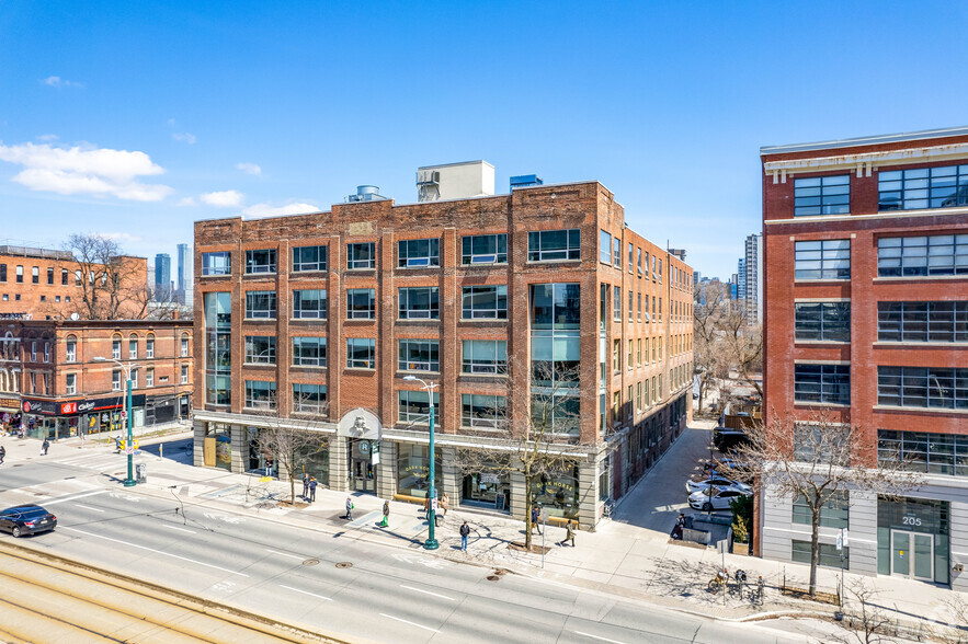 215 Spadina Ave, Toronto, ON à louer - Photo de l’immeuble – Image 1 sur 15