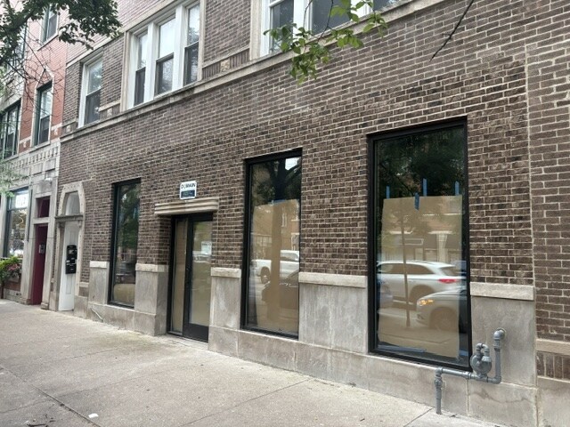 1925 W Montrose Ave, Chicago, IL à louer - Photo de l’immeuble – Image 1 sur 1