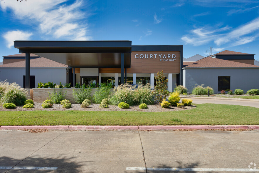 4165 Proton Dr, Addison, TX à vendre - Photo de l’immeuble – Image 3 sur 12