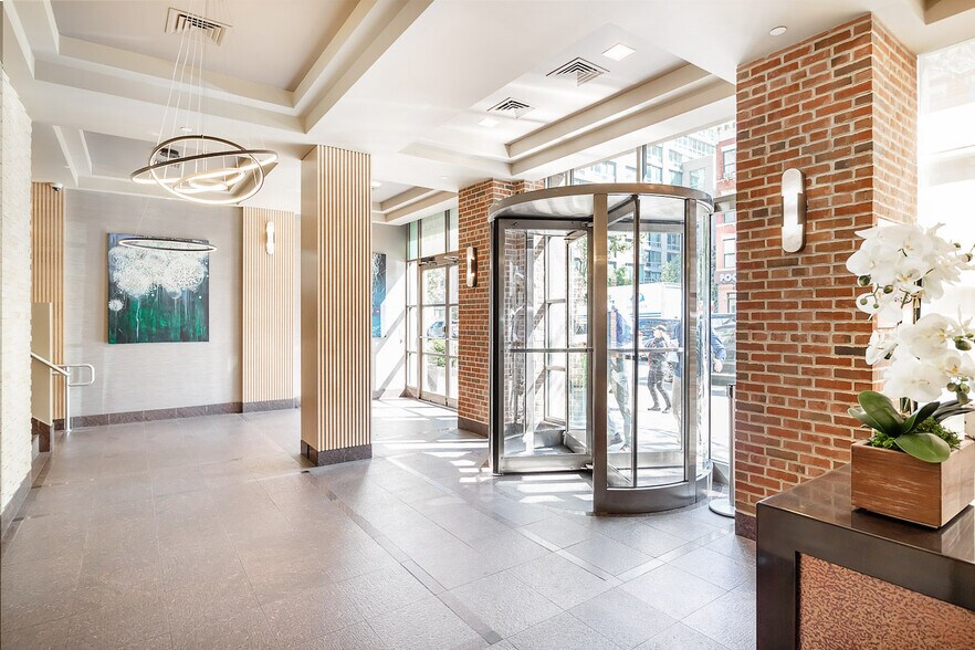 483 Tenth Ave, New York, NY à louer - Hall d’entrée – Image 3 sur 4