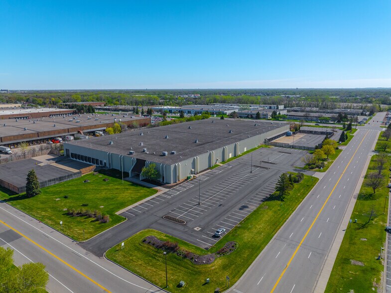 7300 N Northland Dr, Brooklyn Park, MN à louer - Photo de l’immeuble – Image 2 sur 6