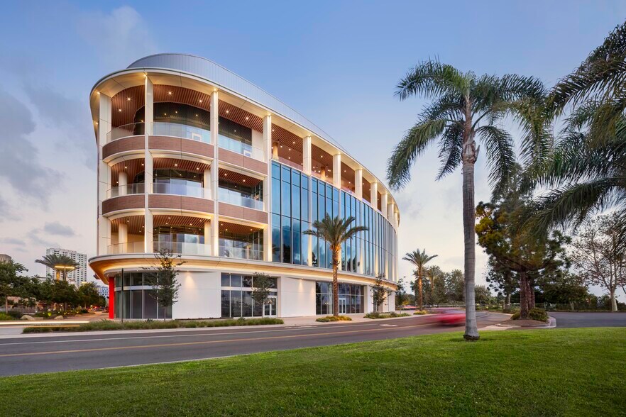 937 N Harbor Dr, San Diego, CA à louer - Photo de l’immeuble – Image 2 sur 3