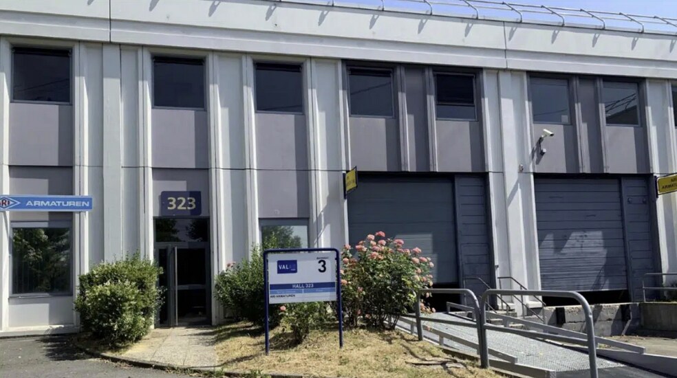 Industriel/Logistique dans Osny à vendre - Photo de l’immeuble – Image 3 sur 3