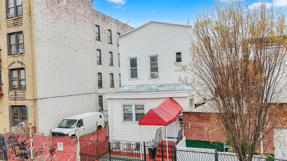 14 E 32nd St, Brooklyn, NY à vendre - Photo de l’immeuble – Image 2 sur 12