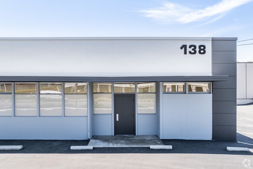 138 Jefferson Dr, Menlo Park, CA à louer - Photo de l’immeuble – Image 3 sur 7
