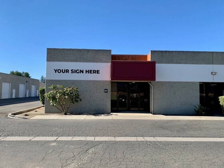 9401-9415 W Goshen Ave, Visalia, CA à louer - Photo de l’immeuble – Image 1 sur 8