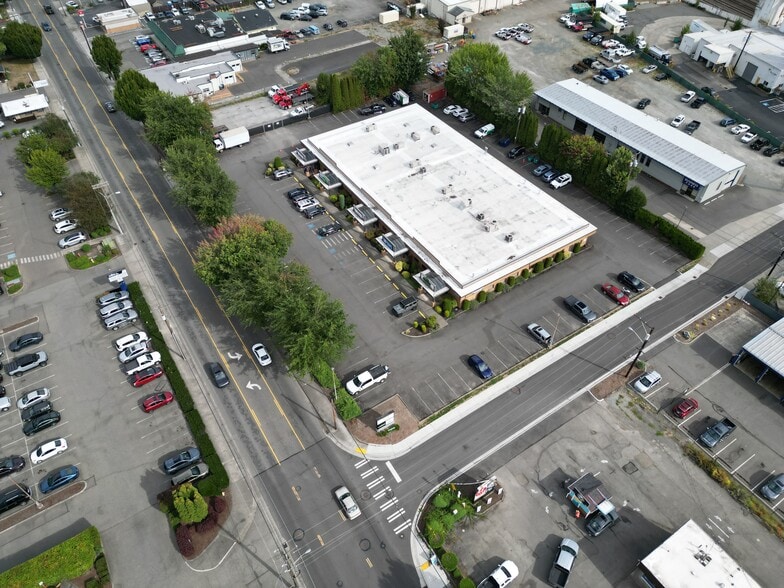 1004 E Main Ave, Puyallup, WA à louer - Photo de l’immeuble – Image 3 sur 15