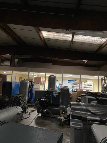 Local d’activités dans Grigny à louer - Photo intérieure – Image 3 sur 7