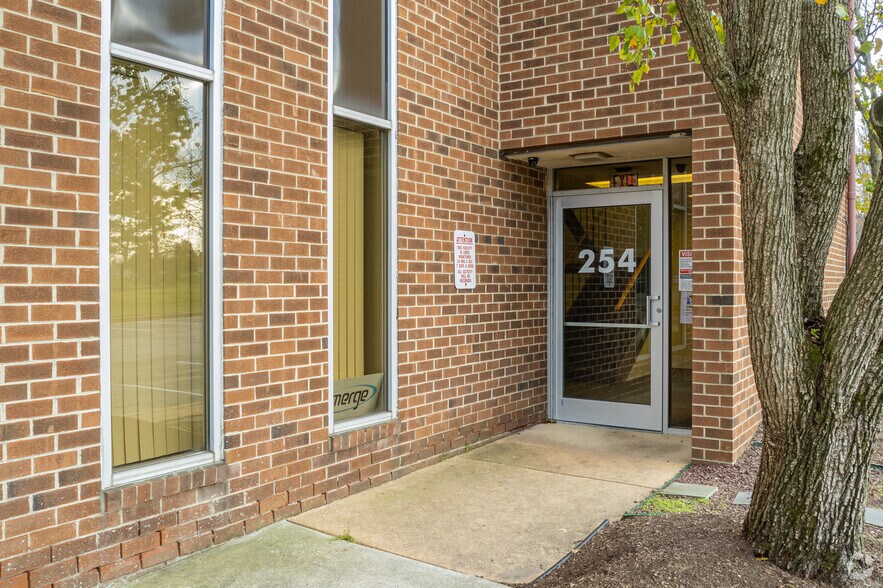 254 Chapman Rd, Newark, DE à louer - Photo de l’immeuble – Image 3 sur 10