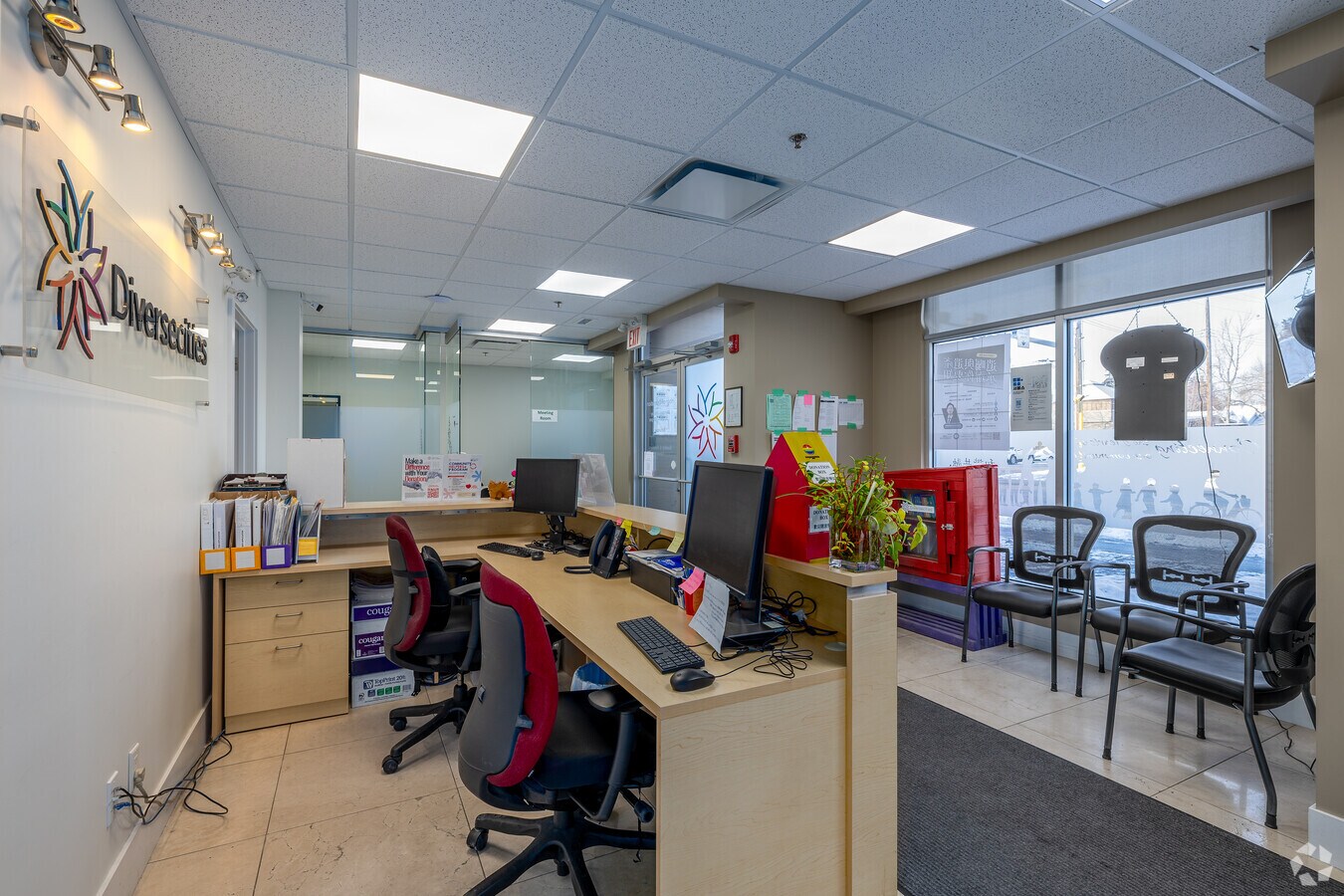 1406 Centre St NE, Calgary, AB T2E 2Z9 - Lot 1 - - Photo intérieure - Image 2 of 15