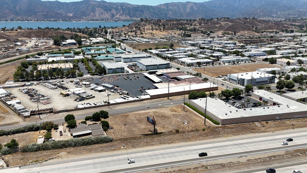 18700 Collier Ave, Lake Elsinore, CA à vendre - Vidéo sur l’annonce professionnelle – Image 2 sur 12