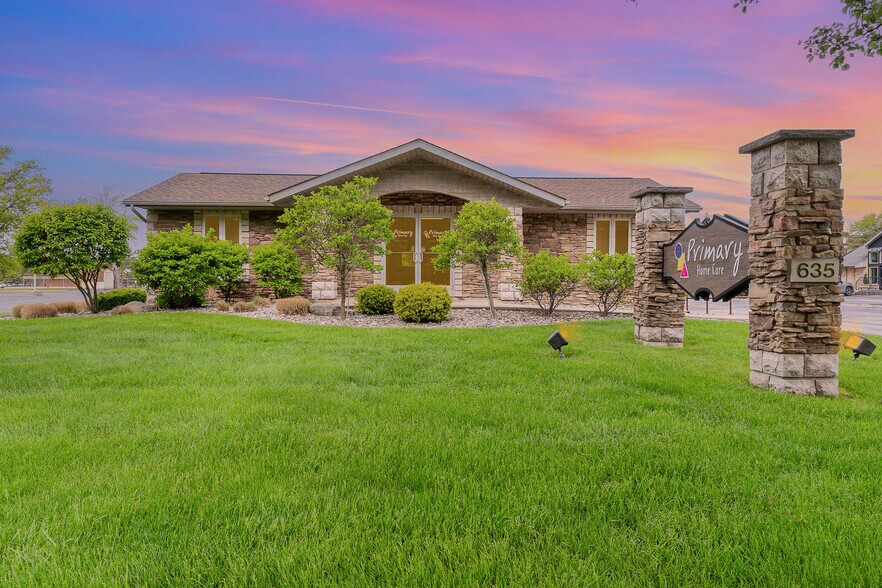 635 N Center Rd, Saginaw, MI à vendre - Photo de l’immeuble – Image 1 sur 24