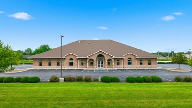 9109 Stellhorn Crossing Blvd, Fort Wayne, IN à louer Photo de l’immeuble– Image 1 sur 50