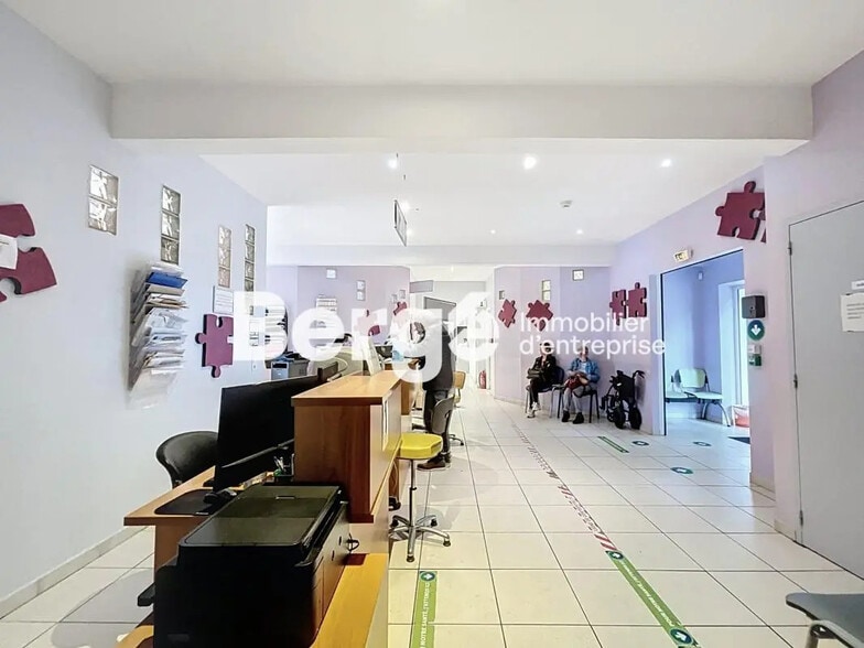 Local commercial dans Draguignan à vendre - Photo de l’immeuble – Image 2 sur 13