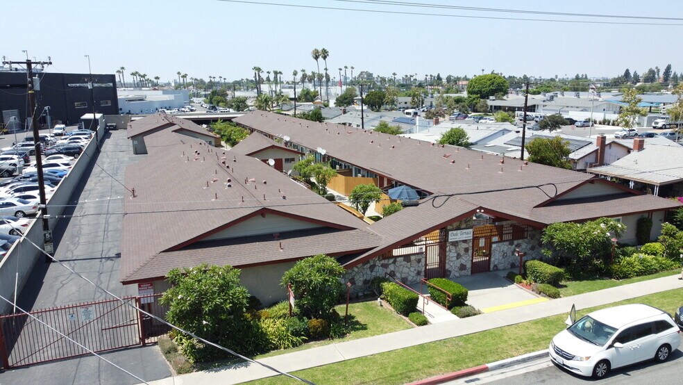 6851 Dale St, Buena Park, CA à vendre - Photo de l’immeuble – Image 2 sur 18